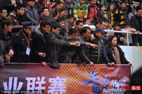 25, 马赛球迷冲突遭重罚，主场未来三场空场  